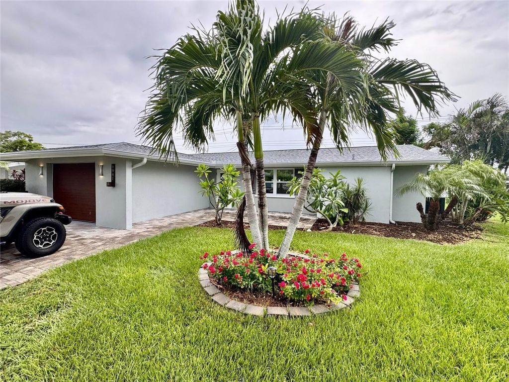 Photo of 6841 Roxbury Drive, Sarasota, FL 34231 (MLS # A4669782)