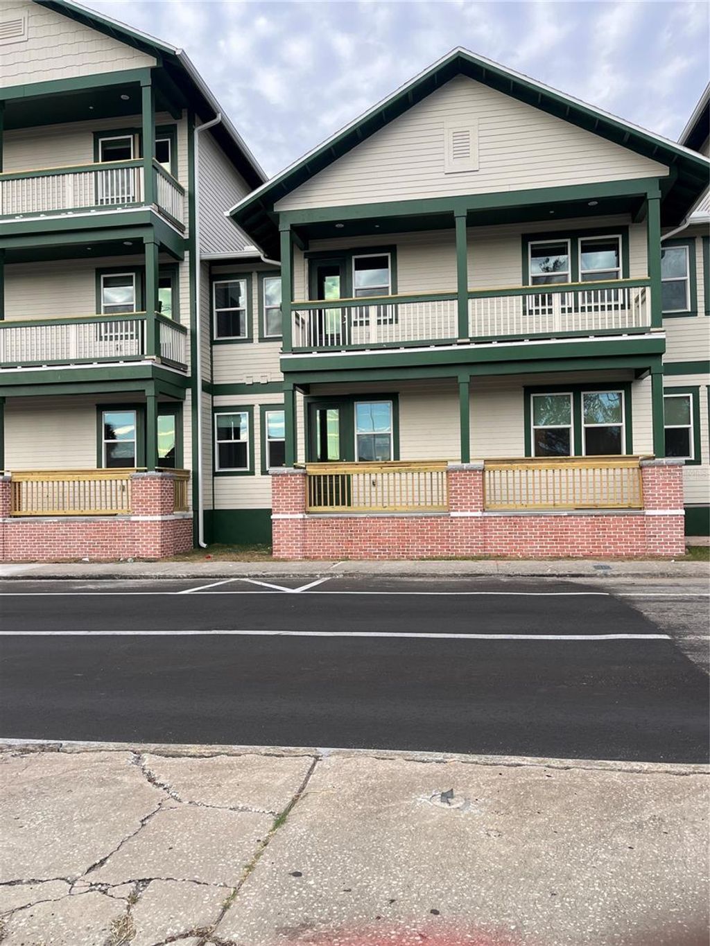 Photo of 2104 E Columbus Drive, Tampa, FL 33605 (MLS # TB8462672)