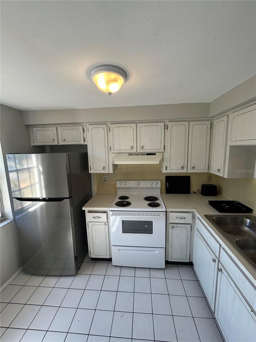 GARDENS BEACON SQUARE CONDO02 - Residential Lease