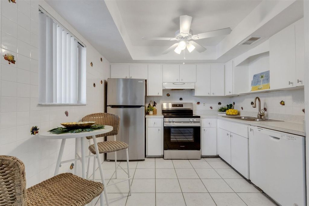 Photo of 360 Base Avenue E #413, Venice, FL 34285 (MLS # N6138524)