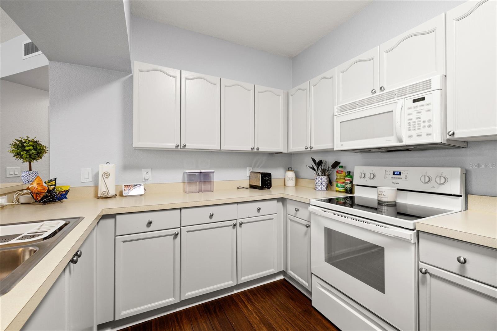 OXFORD PLACE AT TAMPA PALMS - Residential