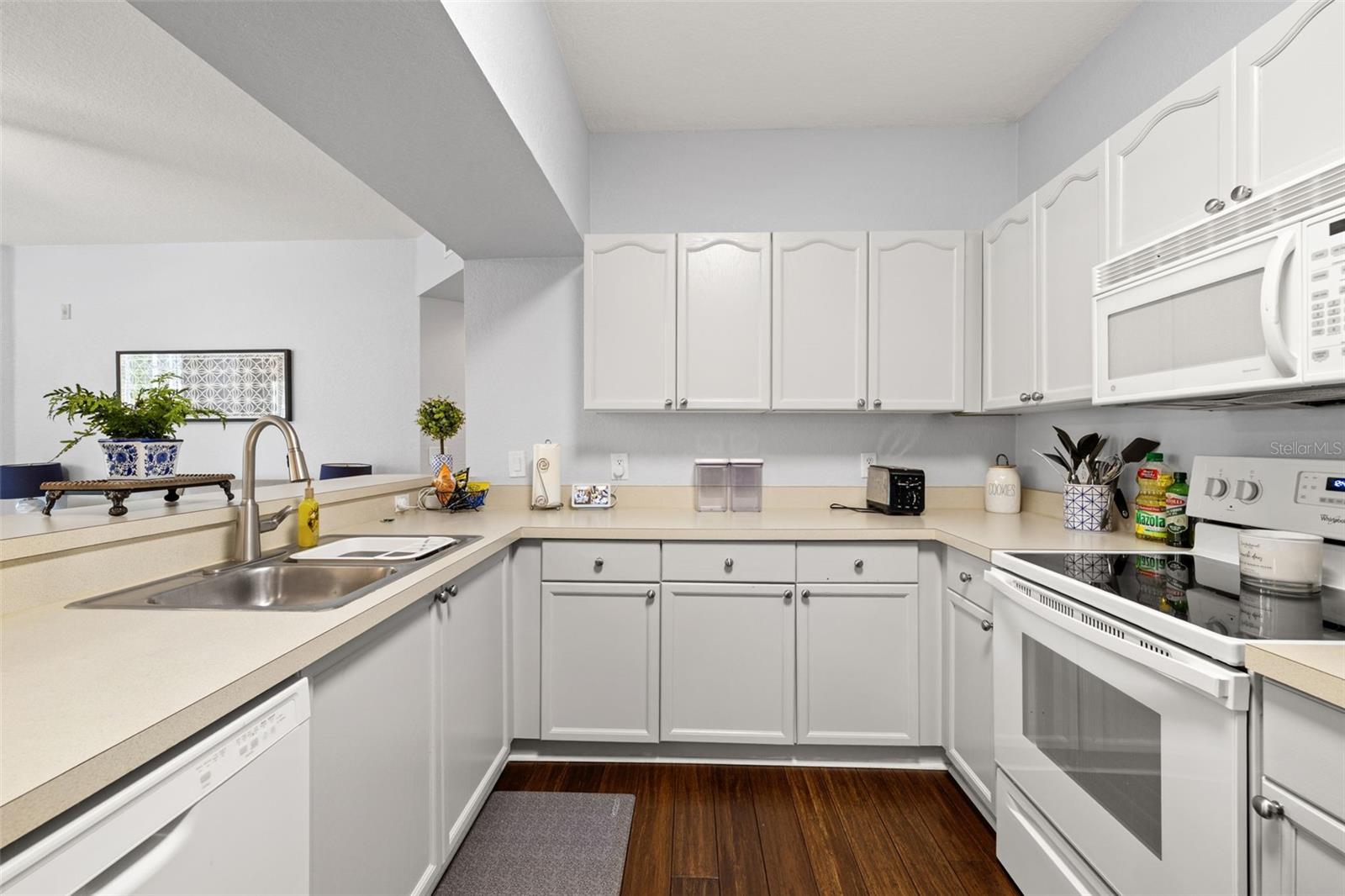 OXFORD PLACE AT TAMPA PALMS - Residential