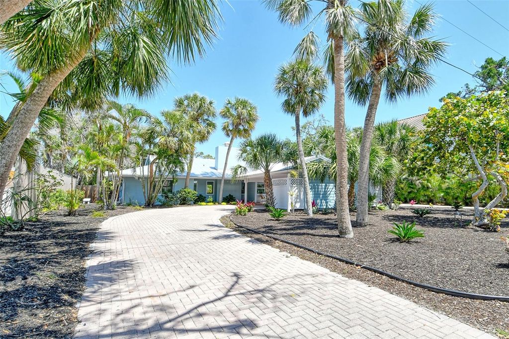 Photo of 4852 Featherbed Lane, Sarasota, FL 34242 (MLS # A4648921)