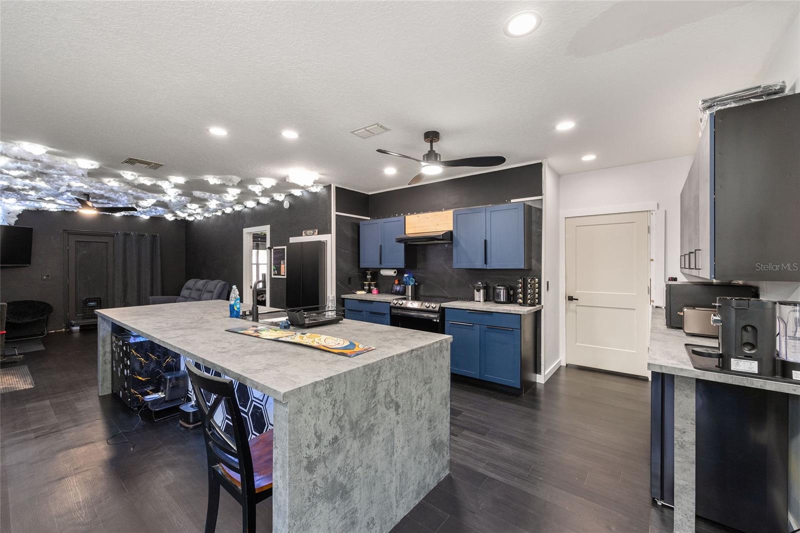 LEE VILLAS - Residential