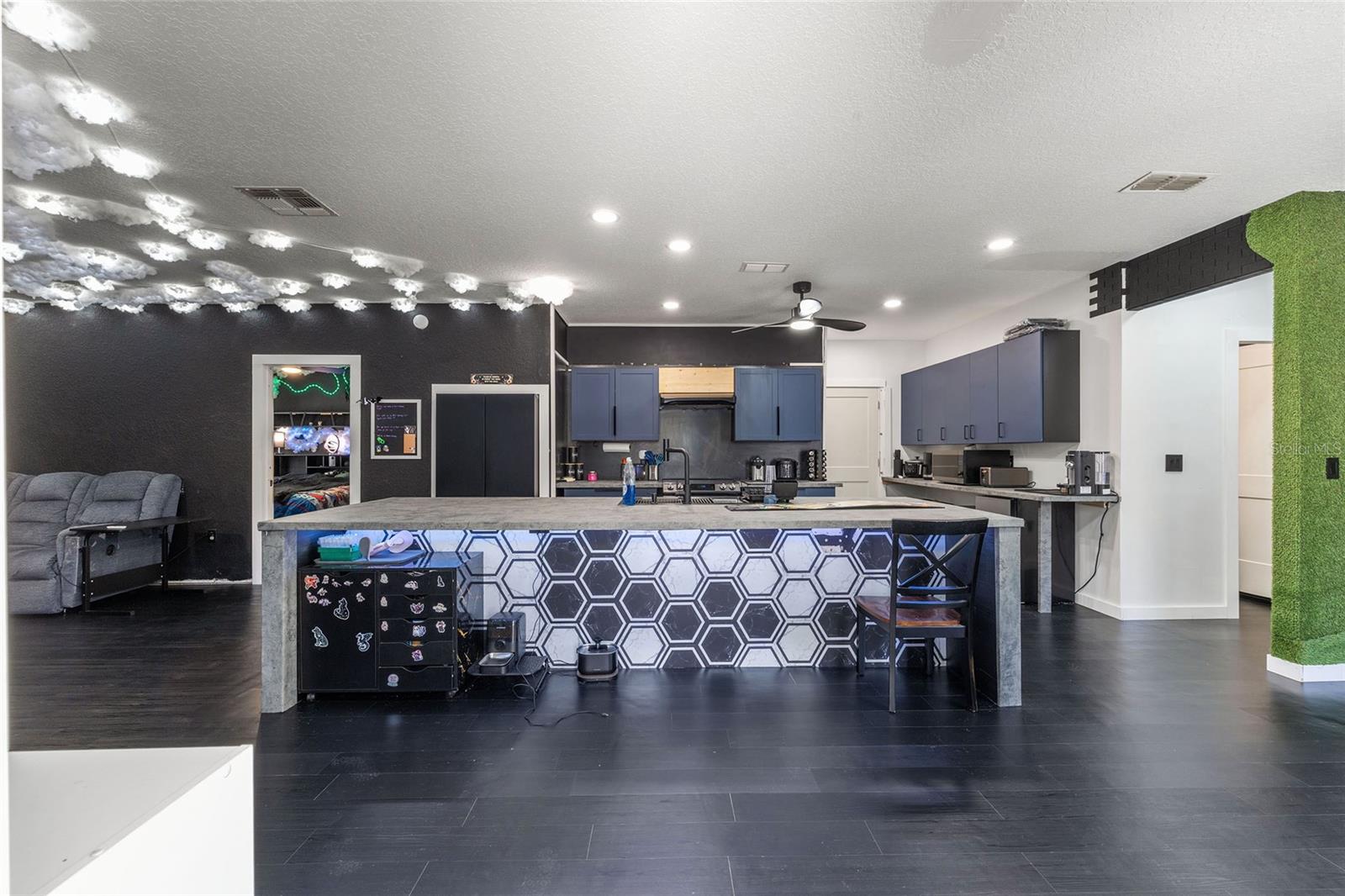 LEE VILLAS - Residential