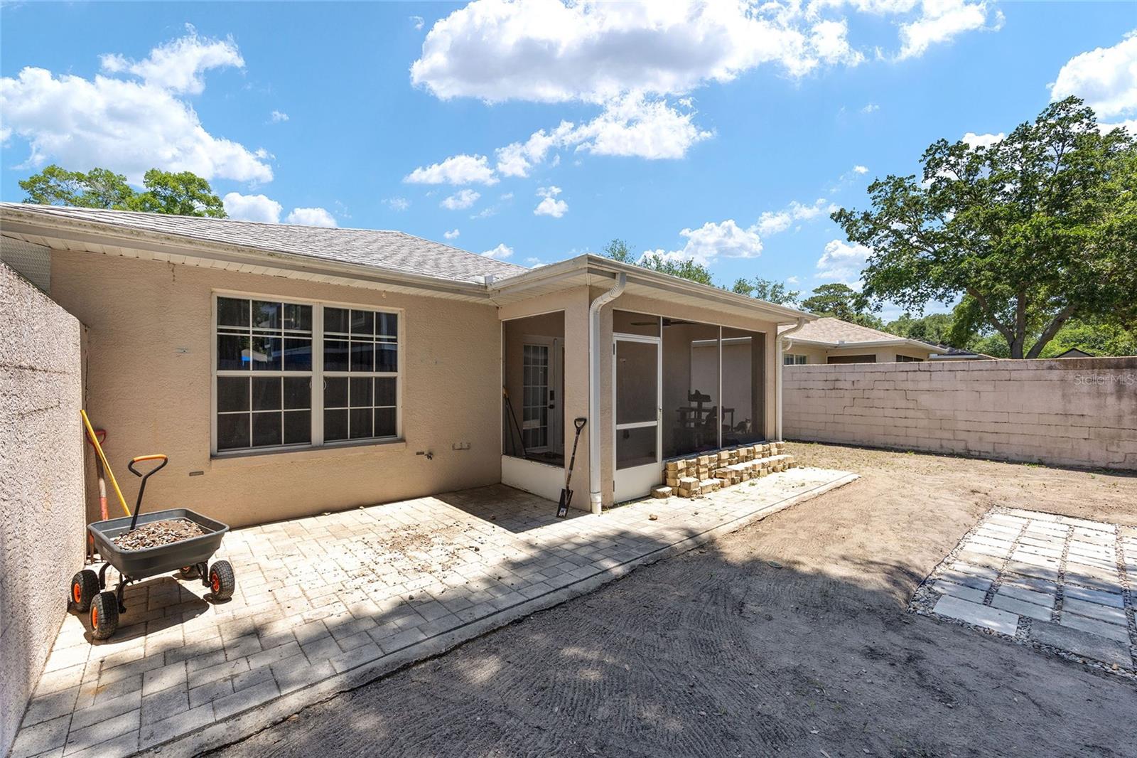 LEE VILLAS - Residential