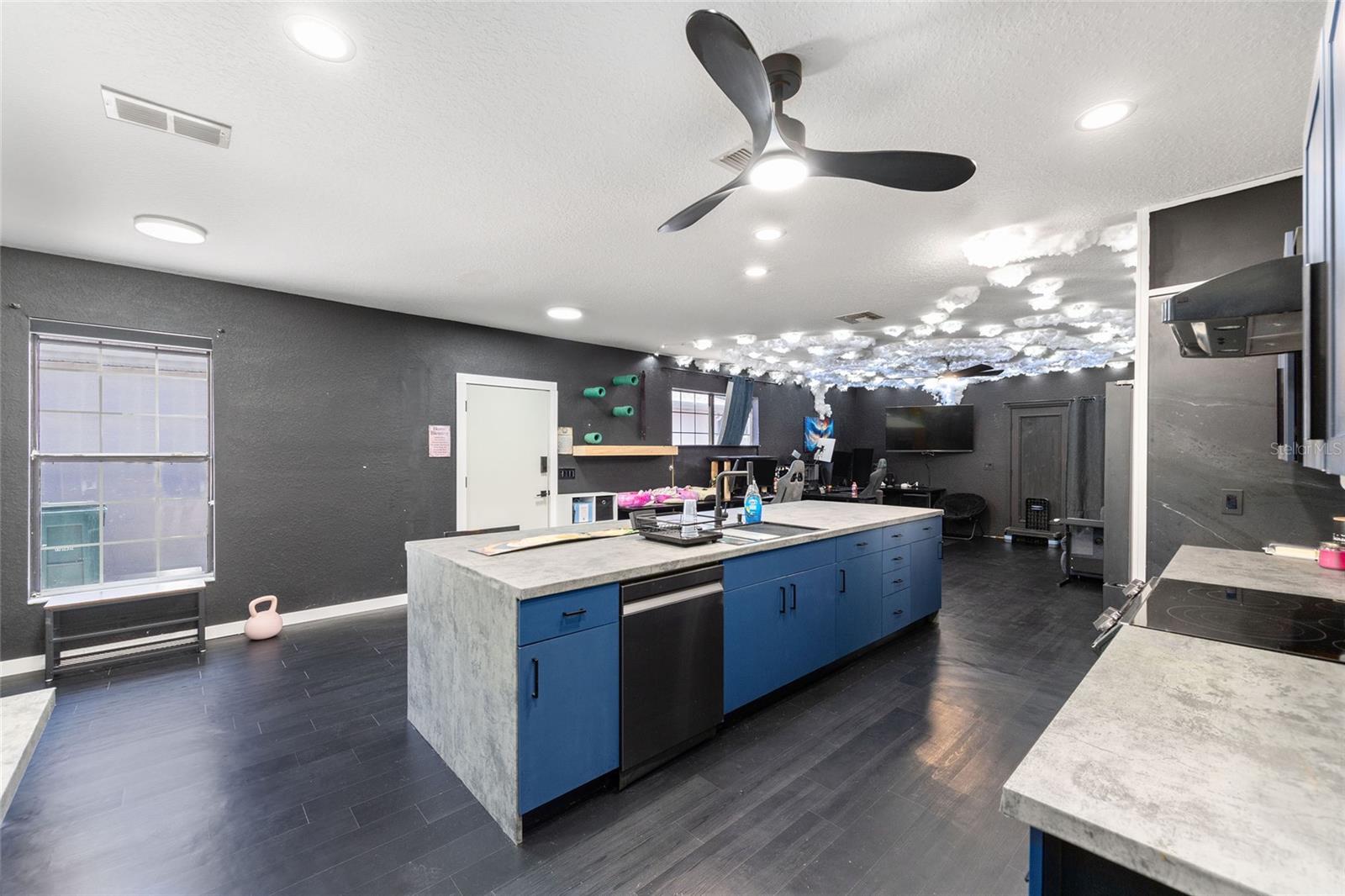 LEE VILLAS - Residential
