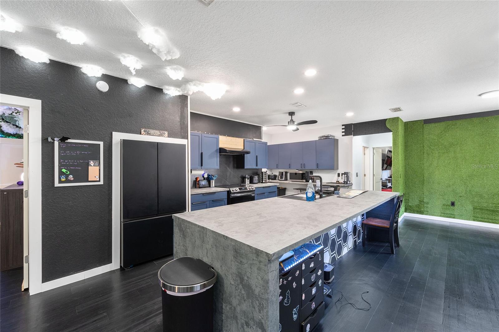 LEE VILLAS - Residential