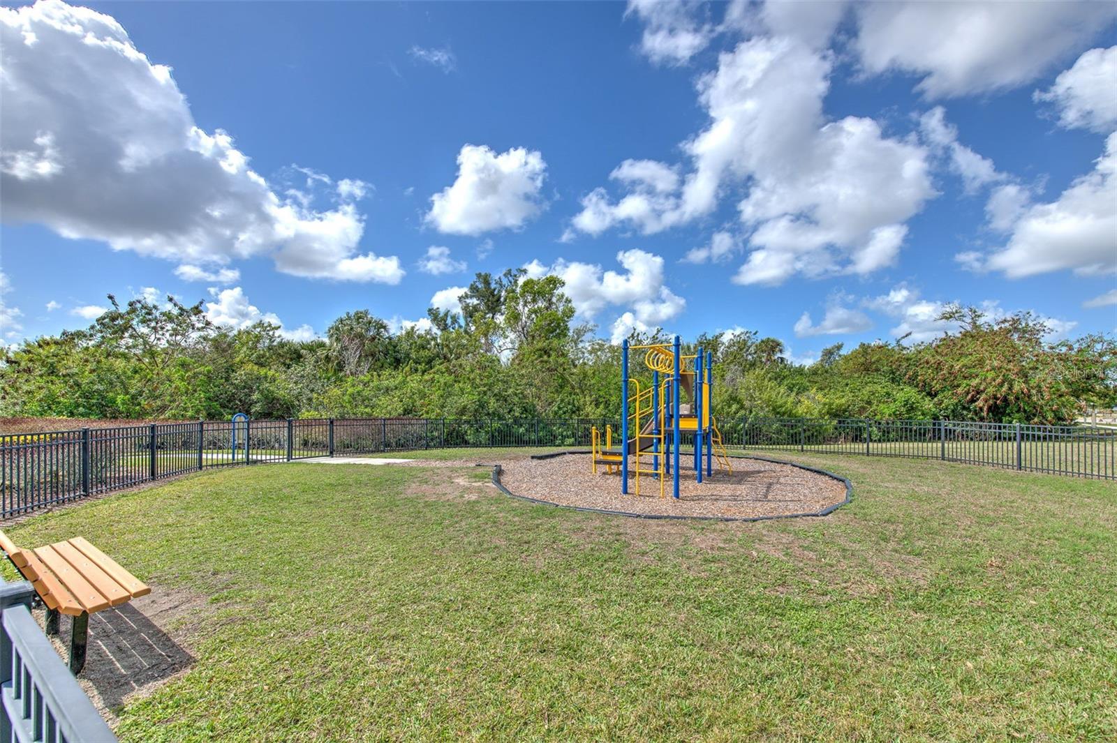 HAWKS POINT PH N TWNHMS - Residential