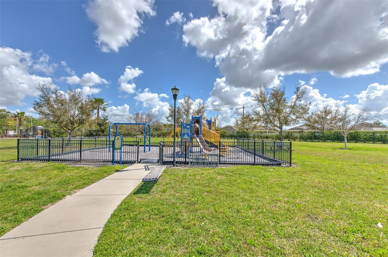 HAWKS POINT PH N TWNHMS - Residential