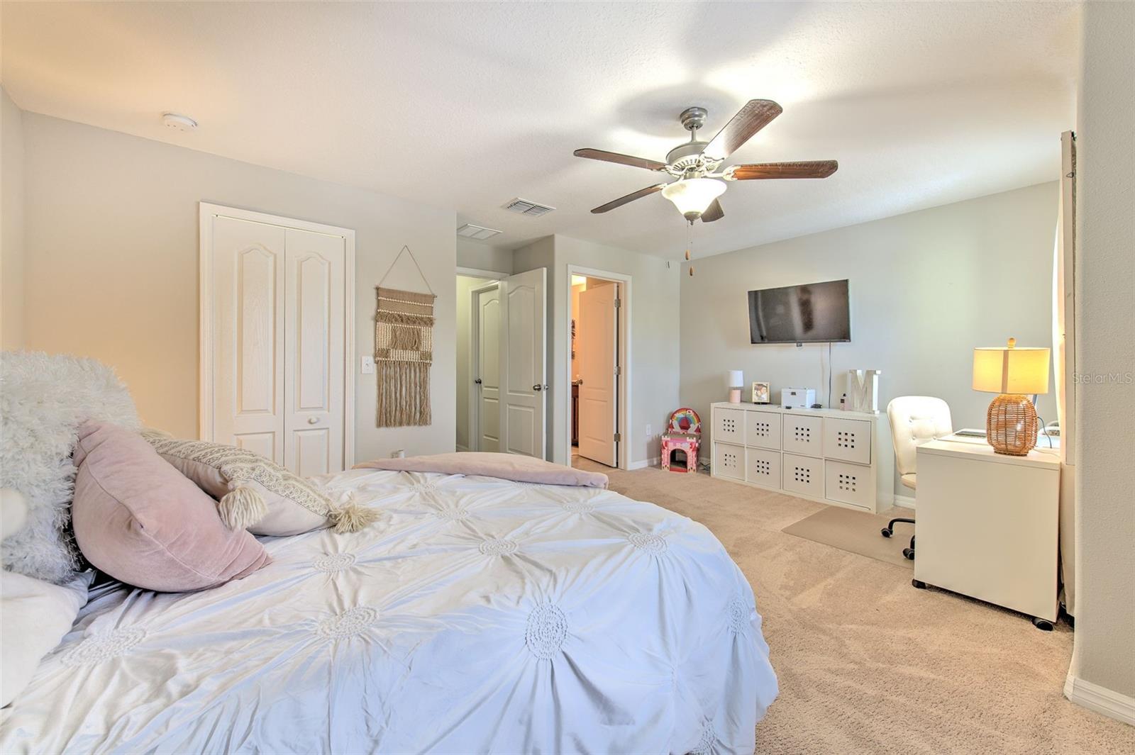 HAWKS POINT PH N TWNHMS - Residential