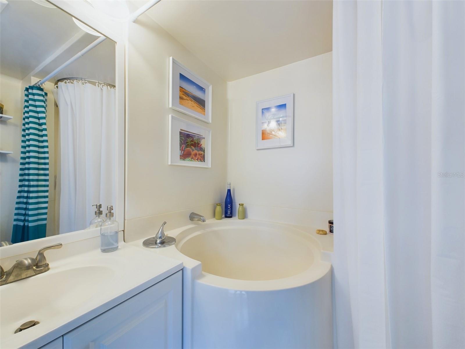 GRENELEFE LAKE LOFT CONDO UNIT 01 PH 01 - Residential