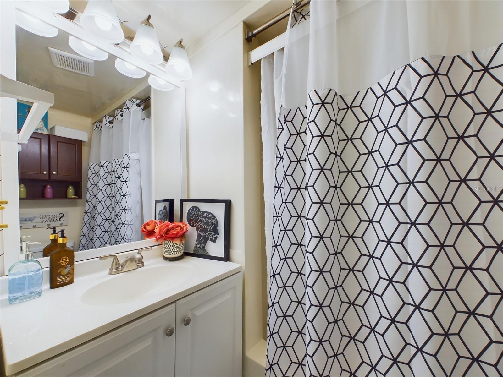 GRENELEFE LAKE LOFT CONDO UNIT 01 PH 01 - Residential