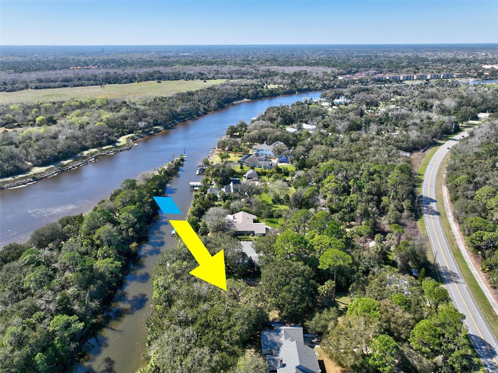 Old Florida Charm on the barrier island surrounded by majestic oak trees and towering palms down a serene street. Approx. 100' x 185' of buildable space along "fox's cut"/Florida's East Coast Canal with direct access to Florida's Intracoastal Waterway. Build your dream home with our local luxury builders on this slice of paradise.
