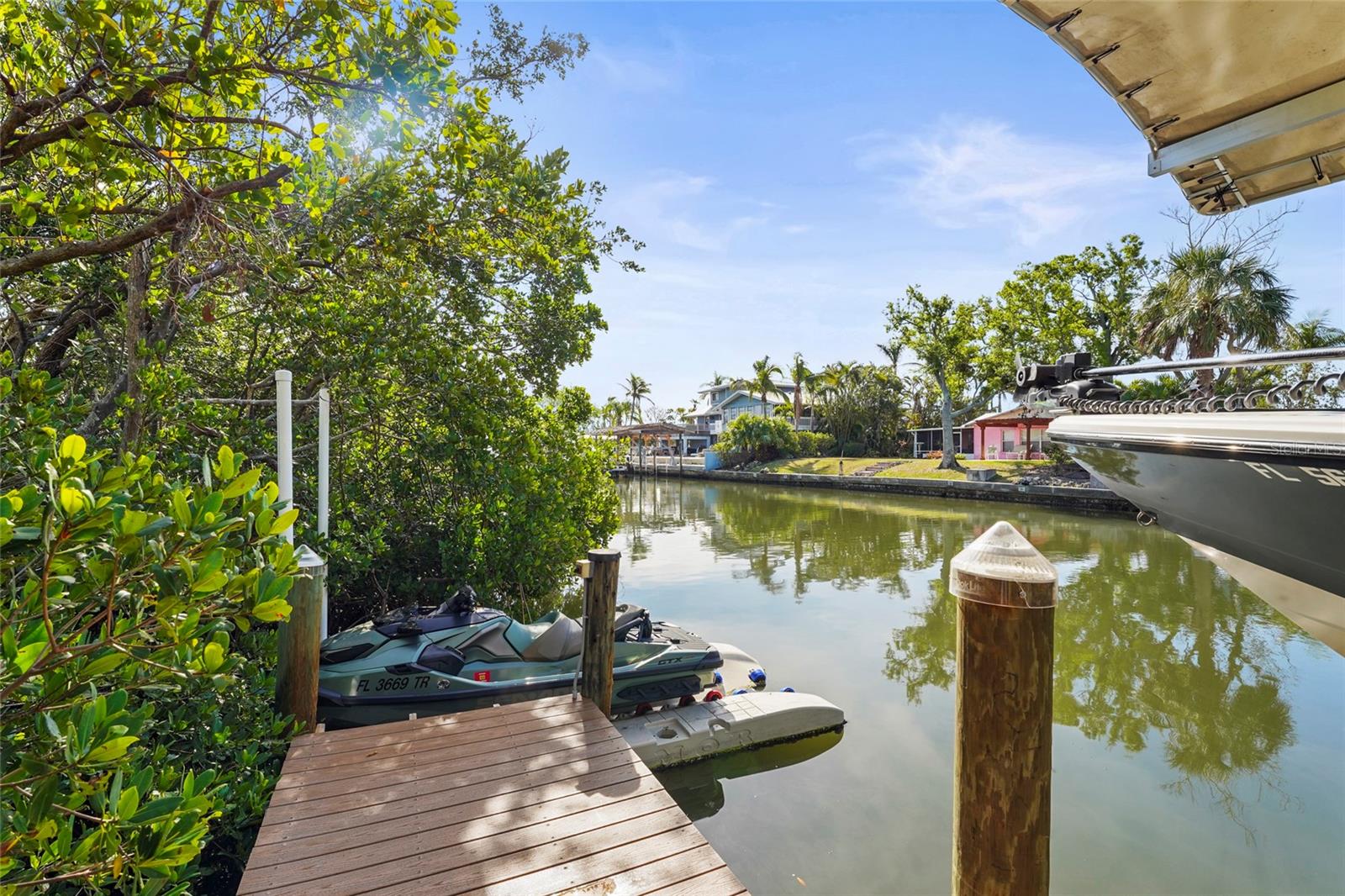 MANGROVE POINT - Residential