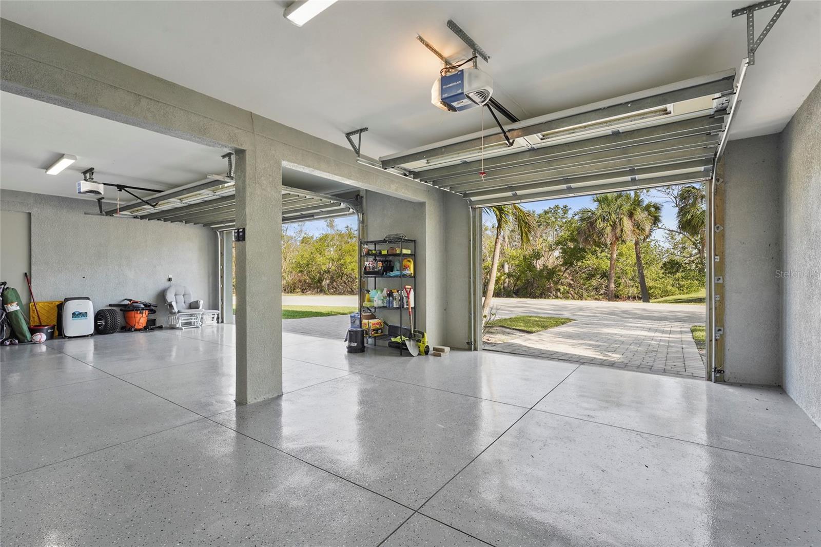 MANGROVE POINT - Residential