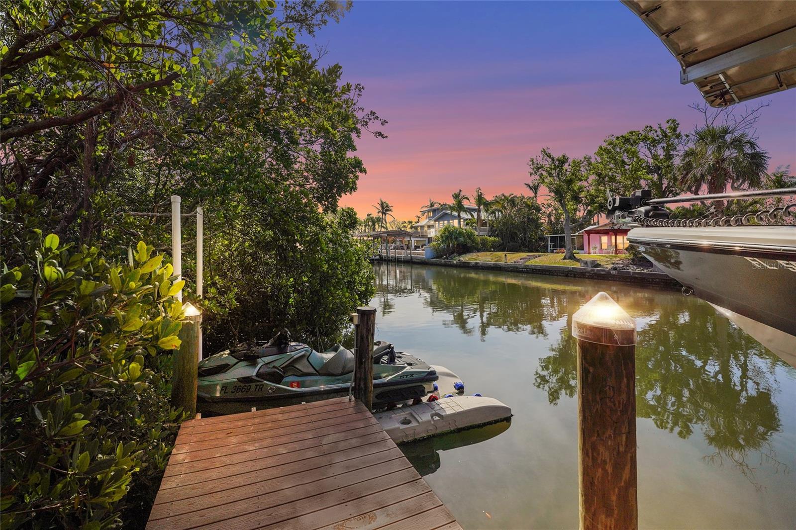 MANGROVE POINT - Residential