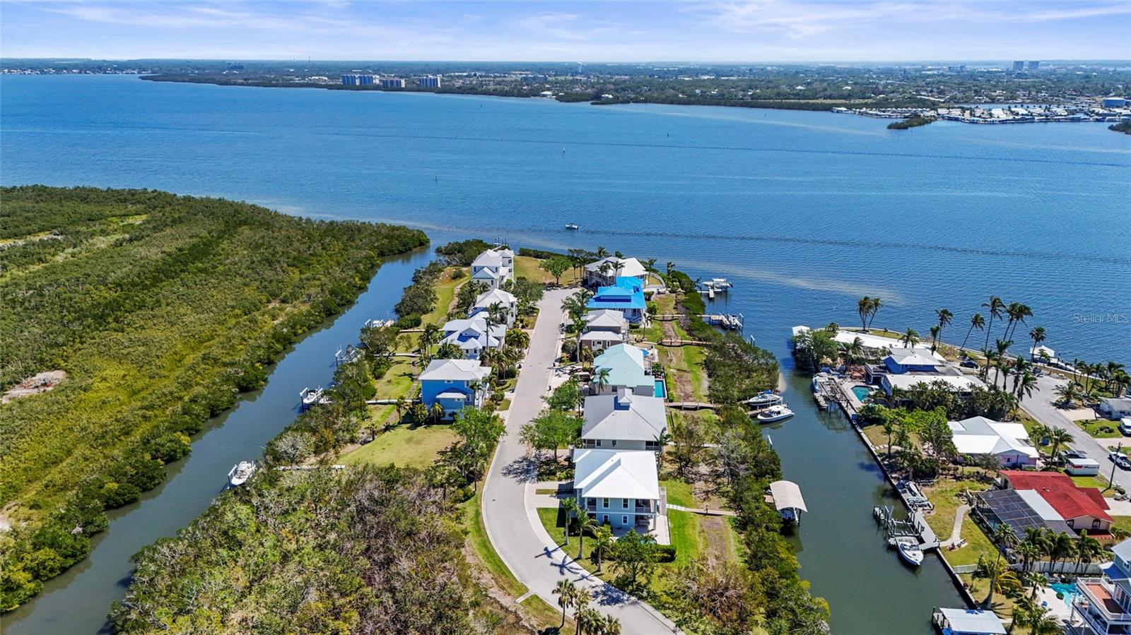 MANGROVE POINT - Residential