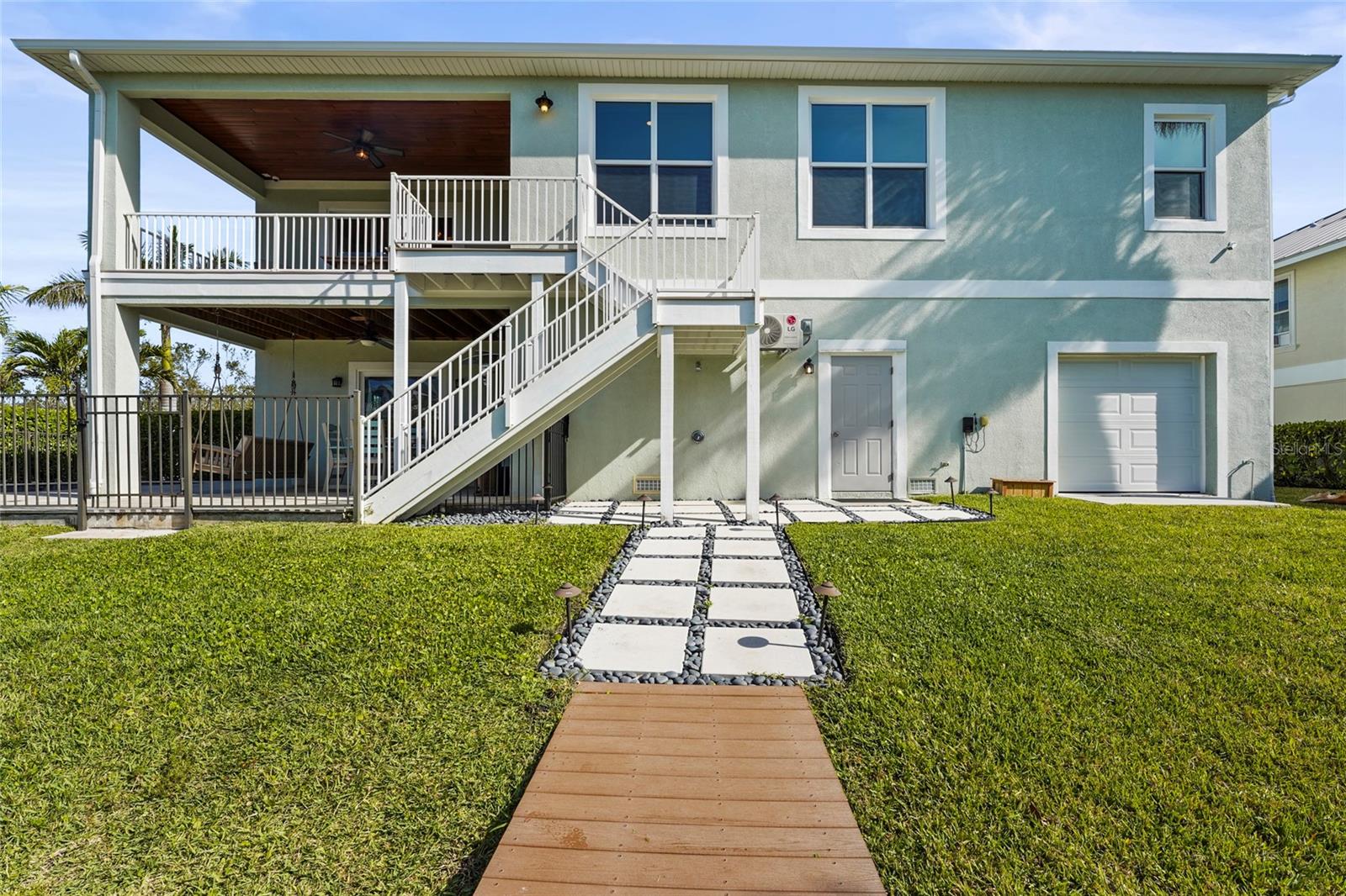 MANGROVE POINT - Residential