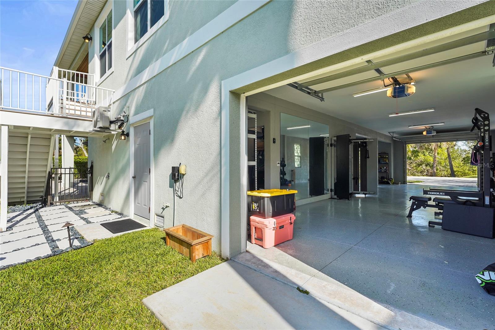 MANGROVE POINT - Residential