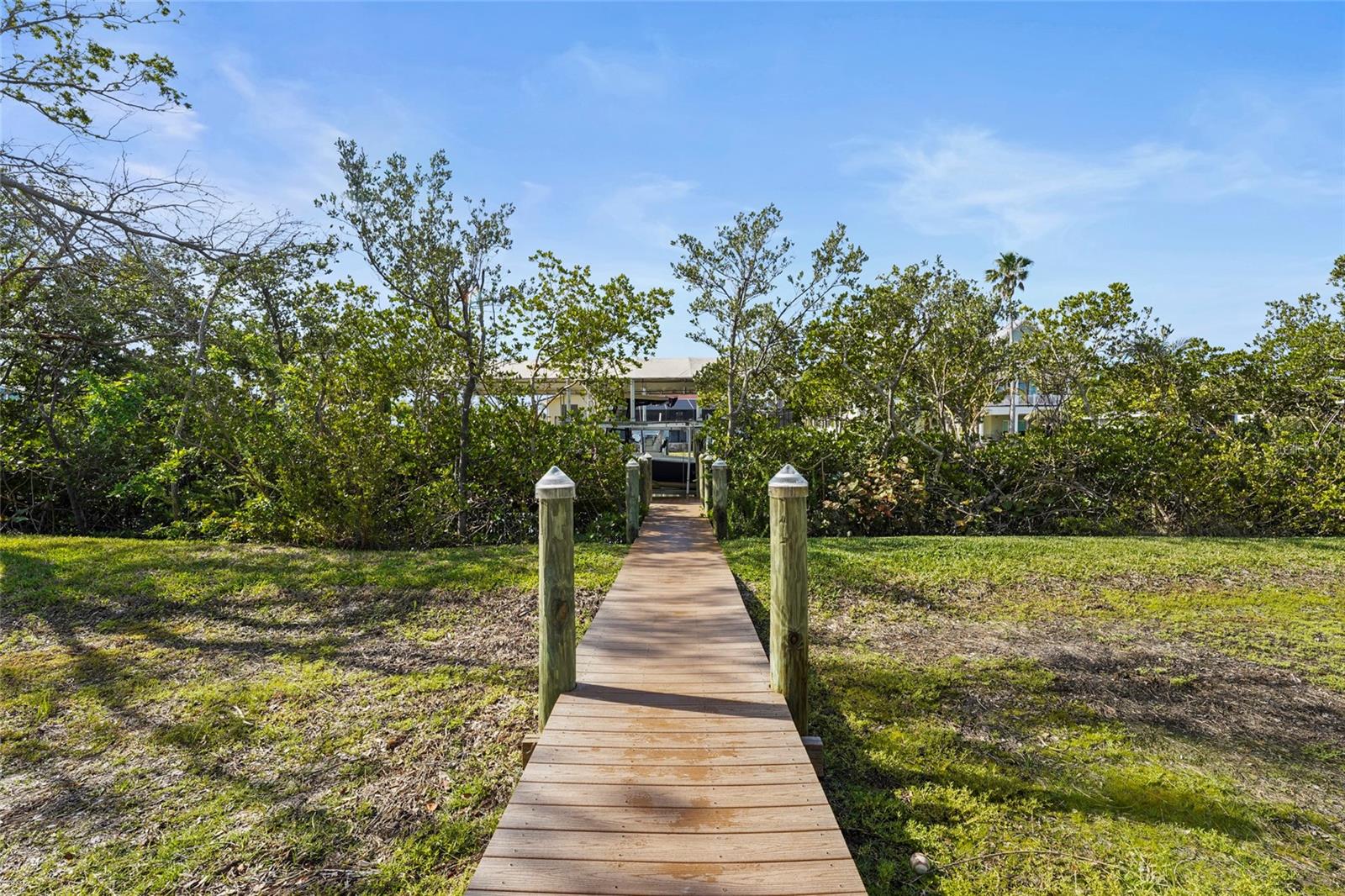 MANGROVE POINT - Residential