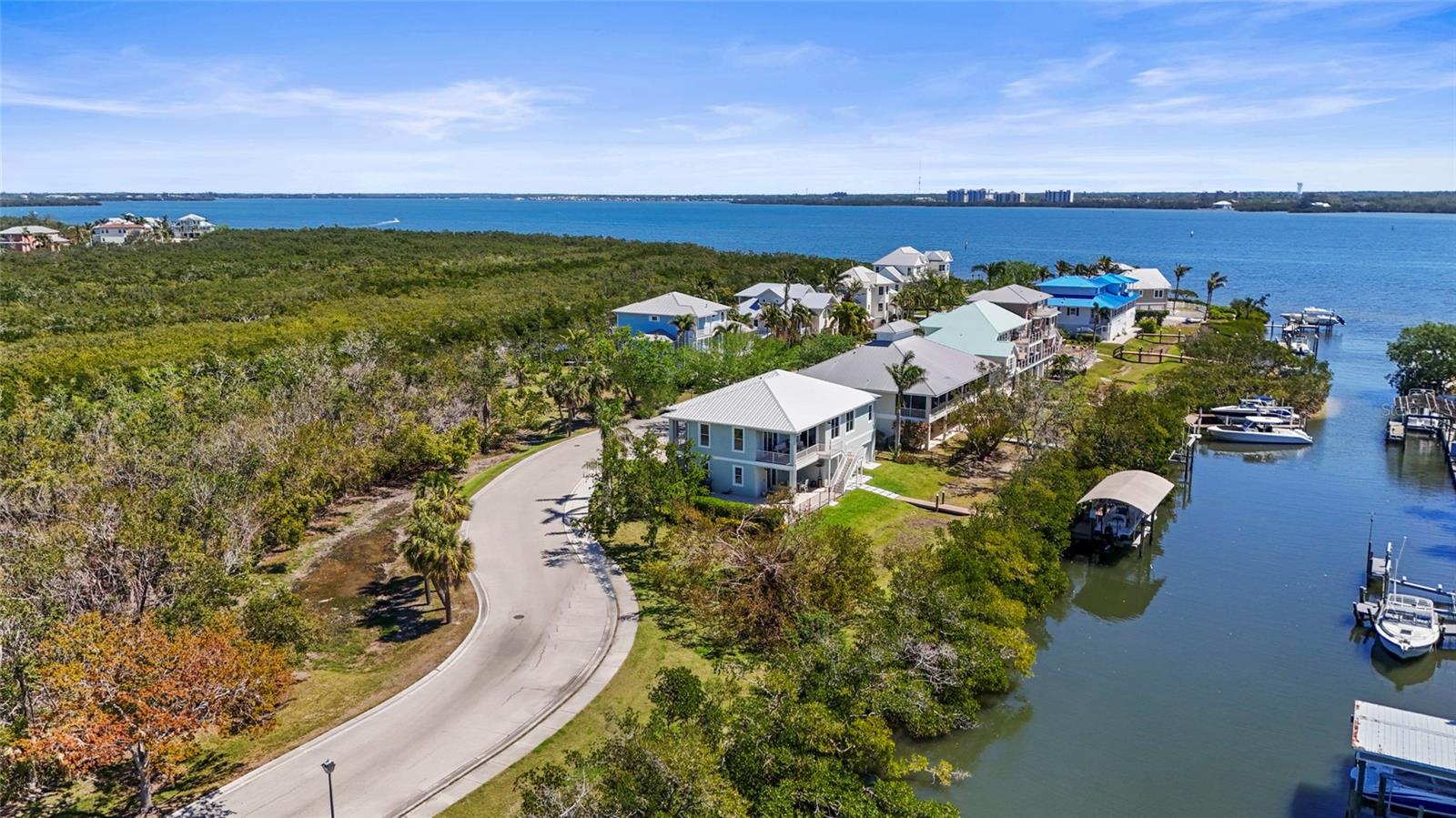 MANGROVE POINT - Residential