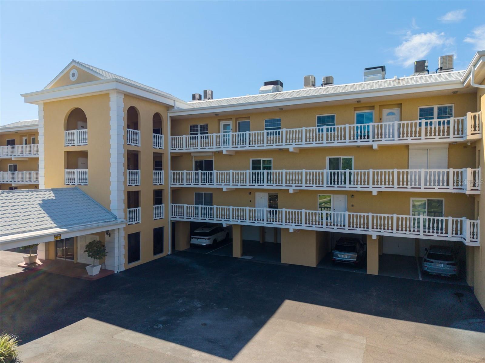 544 PINELLAS BAYWAY S F8