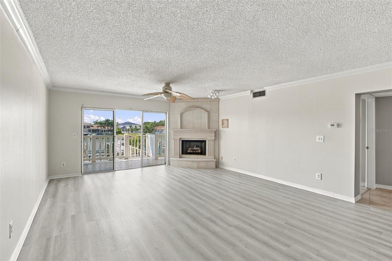 544 PINELLAS BAYWAY S F8