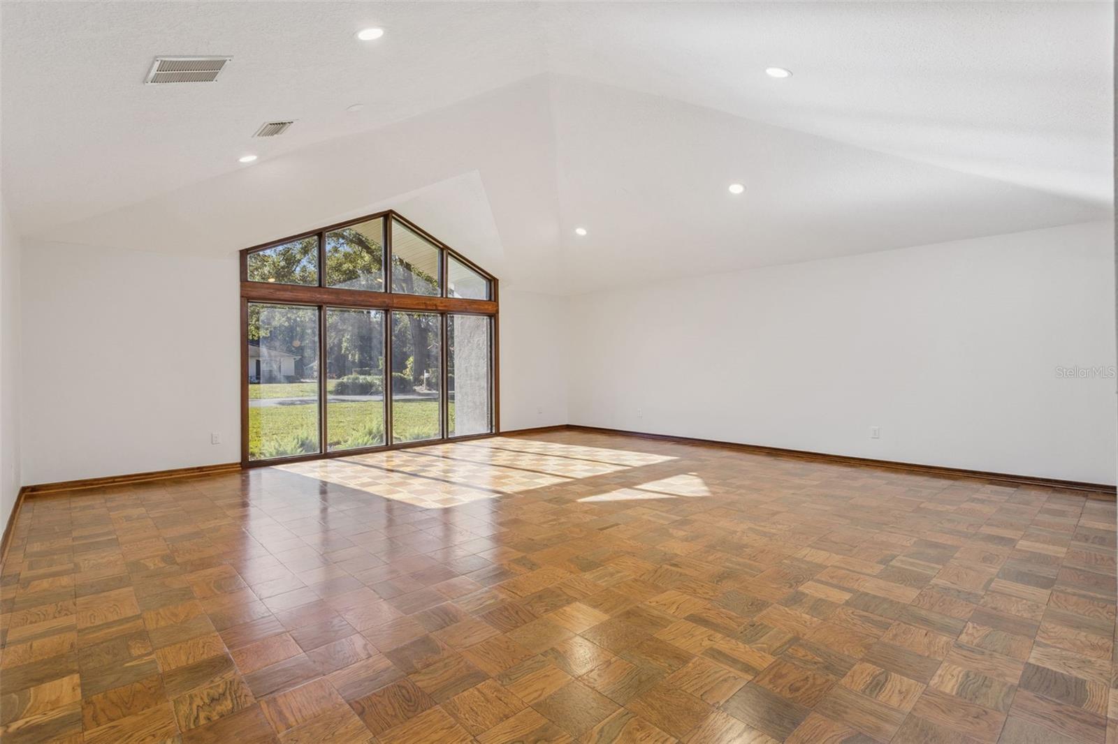 KNOLLWOOD - Residential