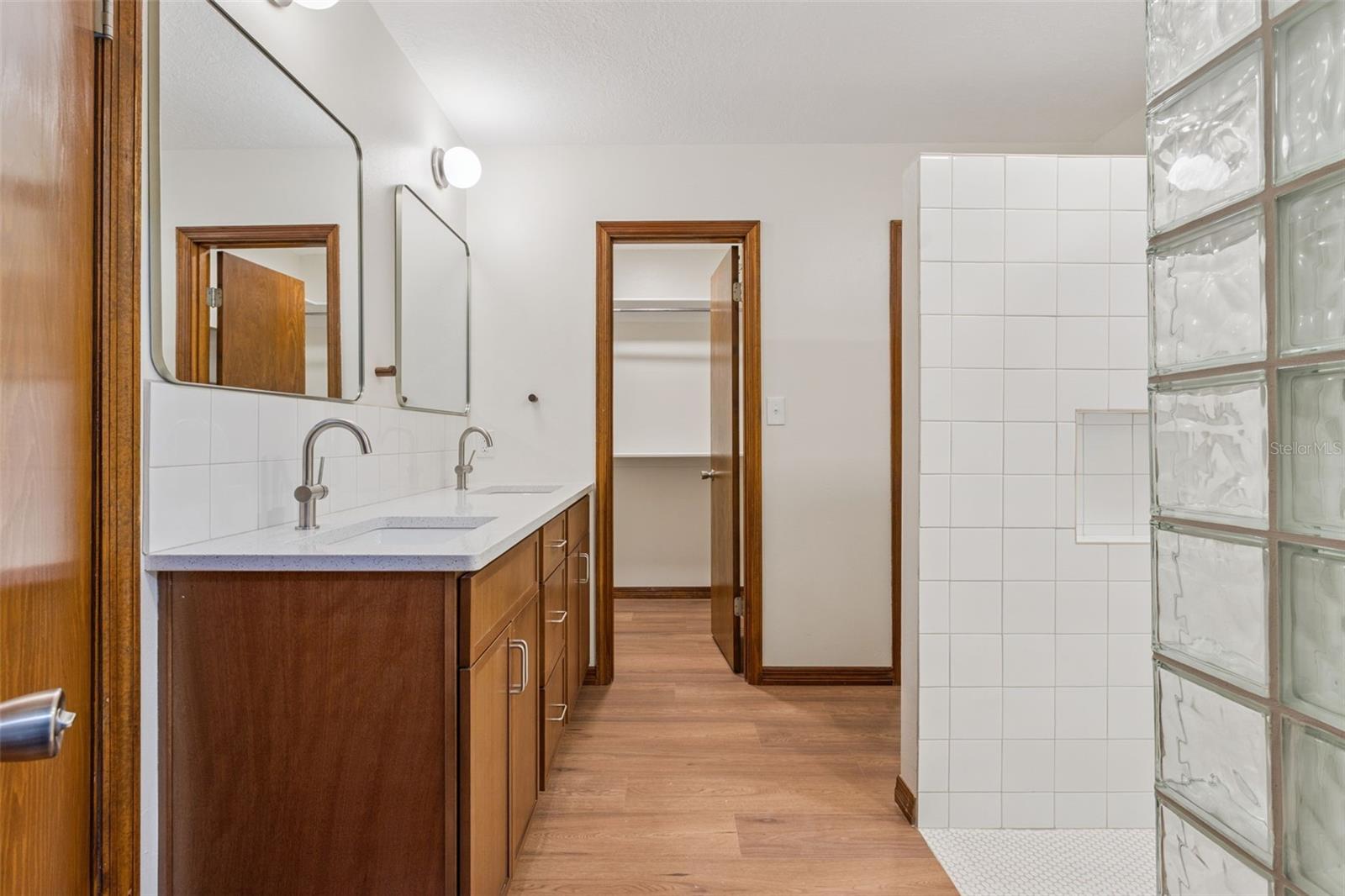 KNOLLWOOD - Residential