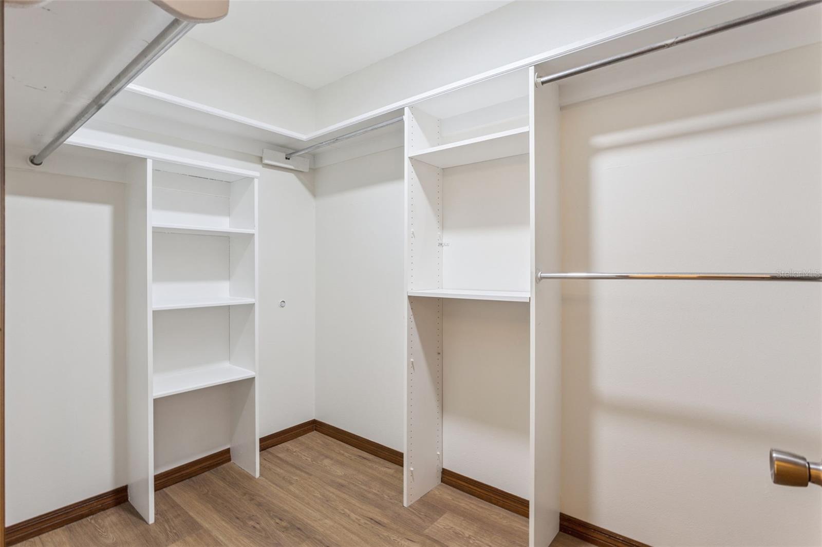 KNOLLWOOD - Residential