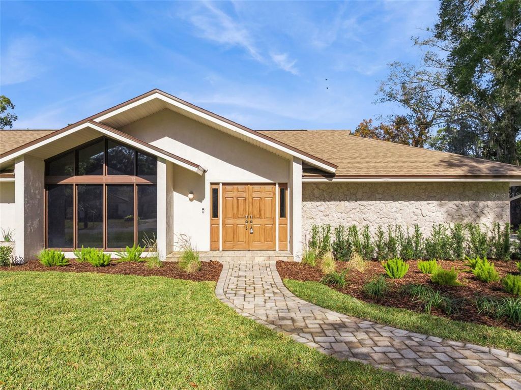 Photo of 1401 Windsor Avenue, Longwood, FL 32750 (MLS # O6376311)