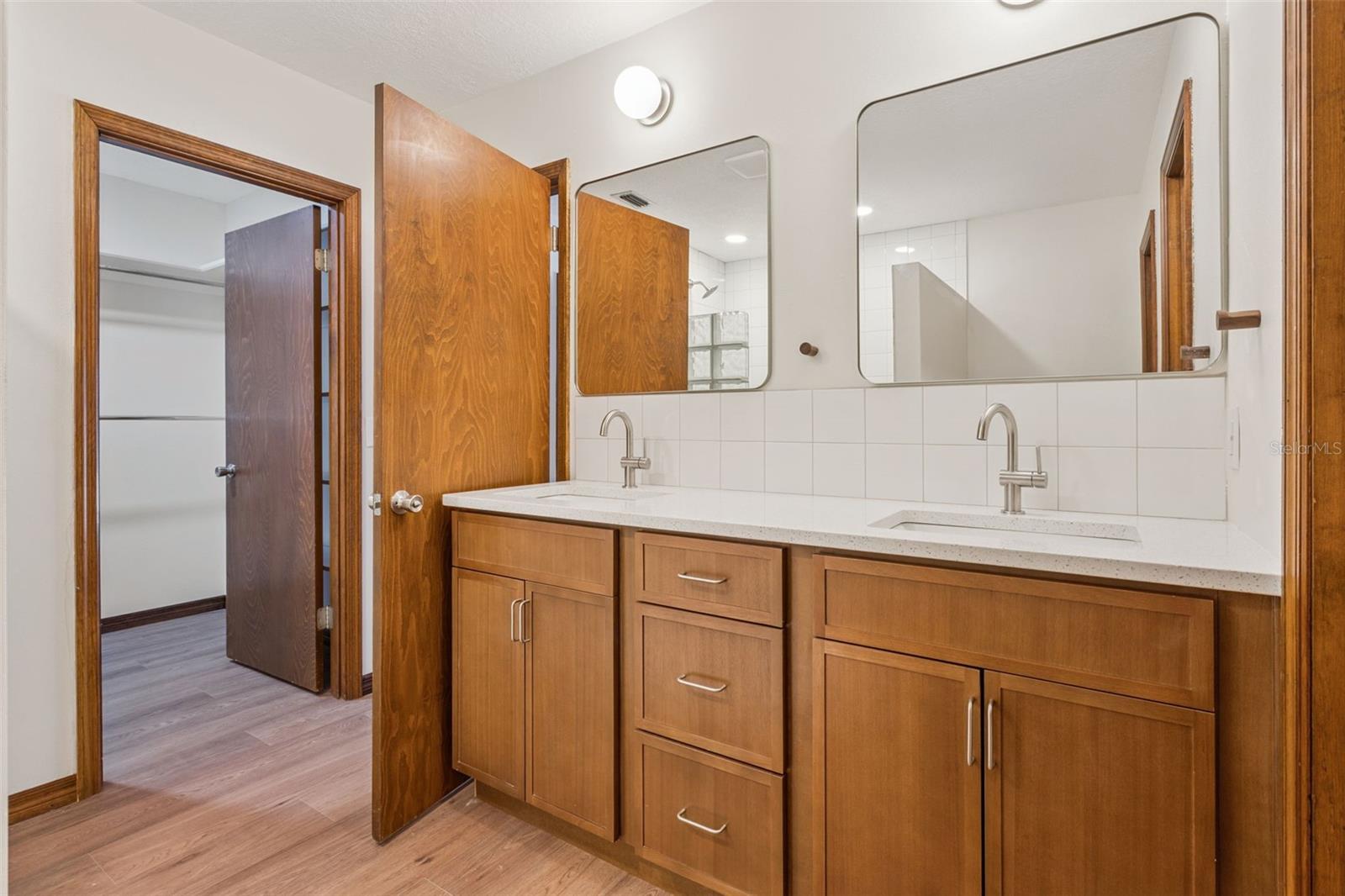 KNOLLWOOD - Residential