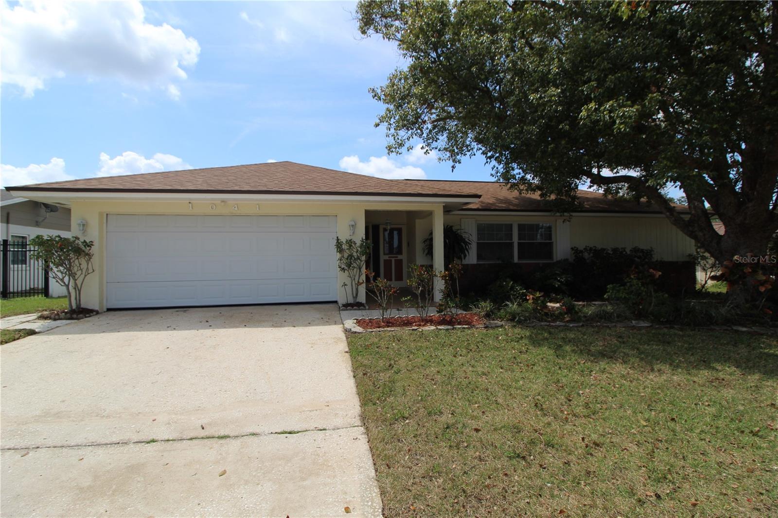 1041 MANCHESTER CIRCLE