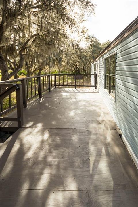 A home in LAKE WALES