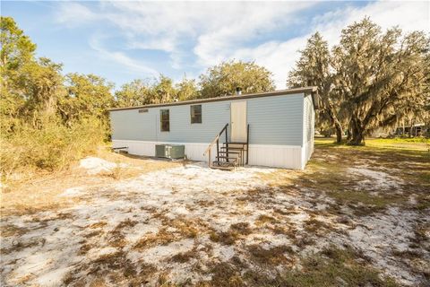 A home in LAKE WALES