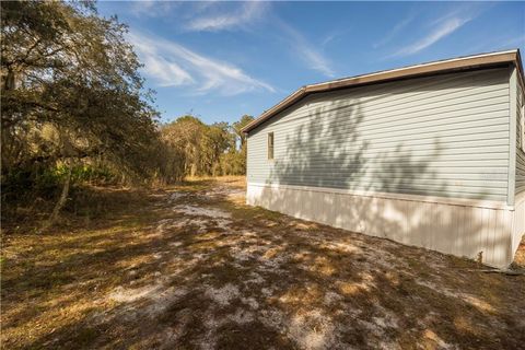 A home in LAKE WALES