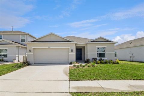 Photo of 33857 Sky Blossom Circle, Leesburg, FL 34788 (MLS # S5148631)