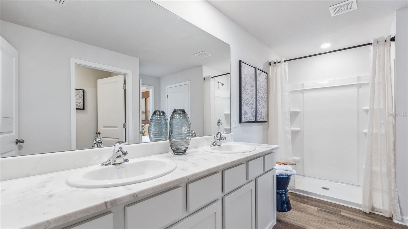 OAKFIELD LAKES - Residential