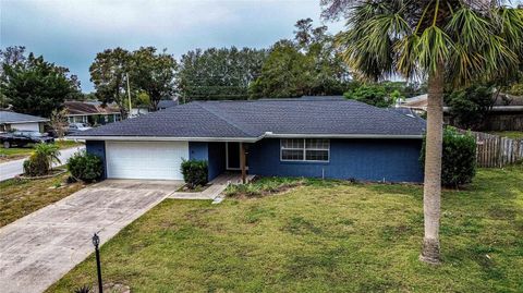 A home in WINTER HAVEN