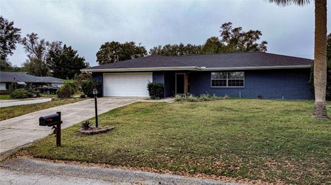 A home in WINTER HAVEN