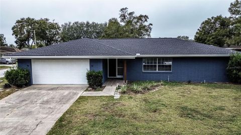 A home in WINTER HAVEN