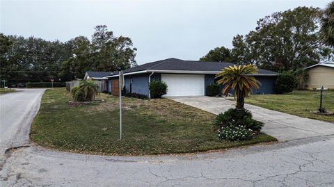 A home in WINTER HAVEN