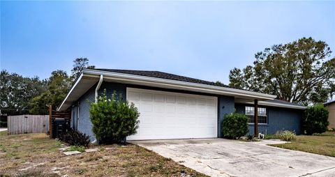 A home in WINTER HAVEN