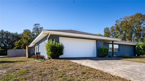 A home in WINTER HAVEN