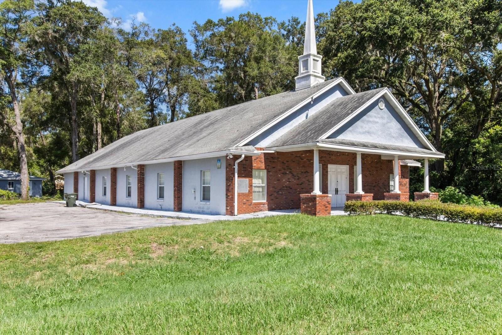 FOR SALE OR LEASE: Prime 5,000 Sq Ft Assembly Building - Conveniently located to I-75!
For sale price will include new roof along with new facial, new facial boards and gutters, and new A/C units
Owner may consider owner financing depending on buyer's qualifications.
Please contact Agent for code