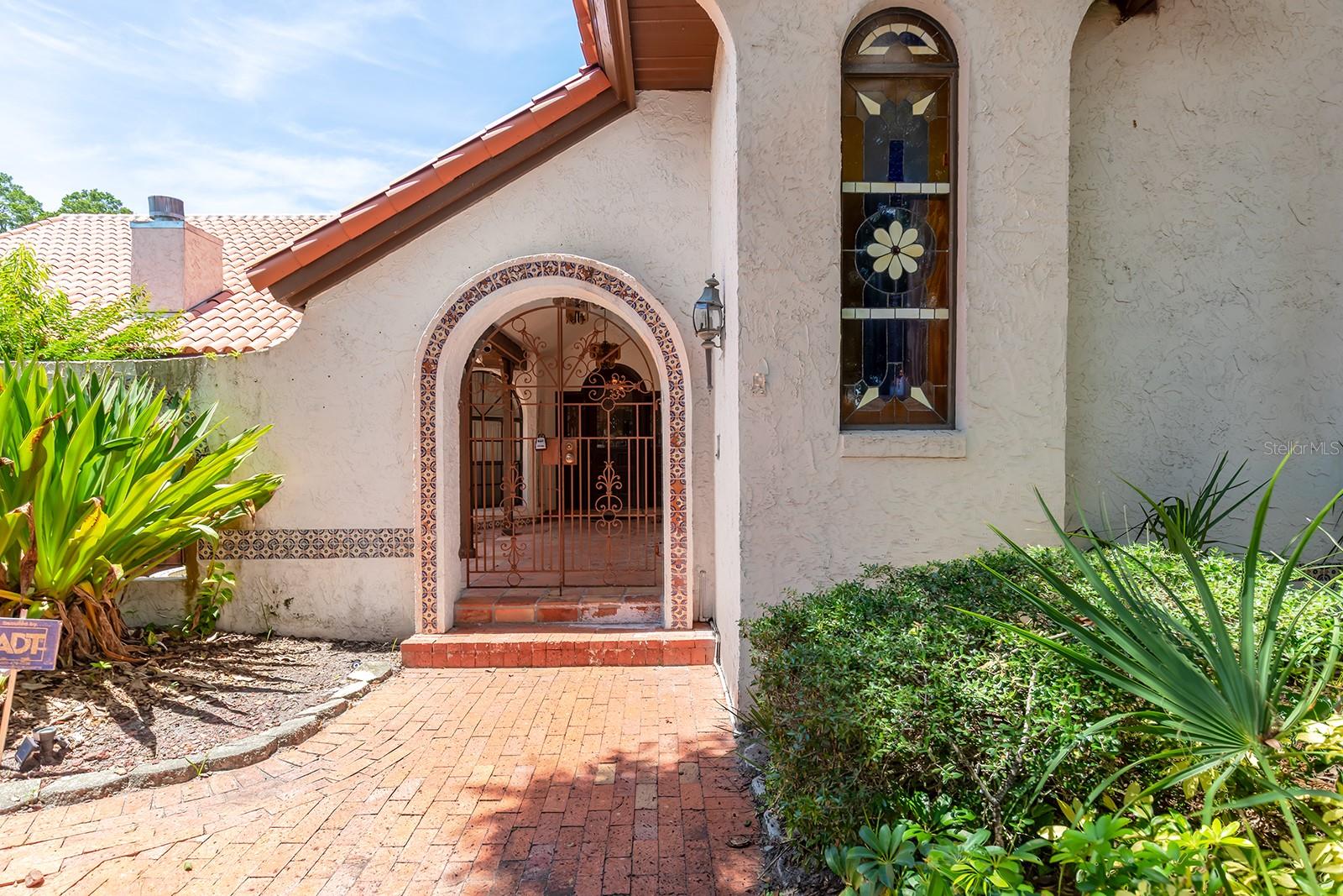 1906 MAPLE LEAF DRIVE