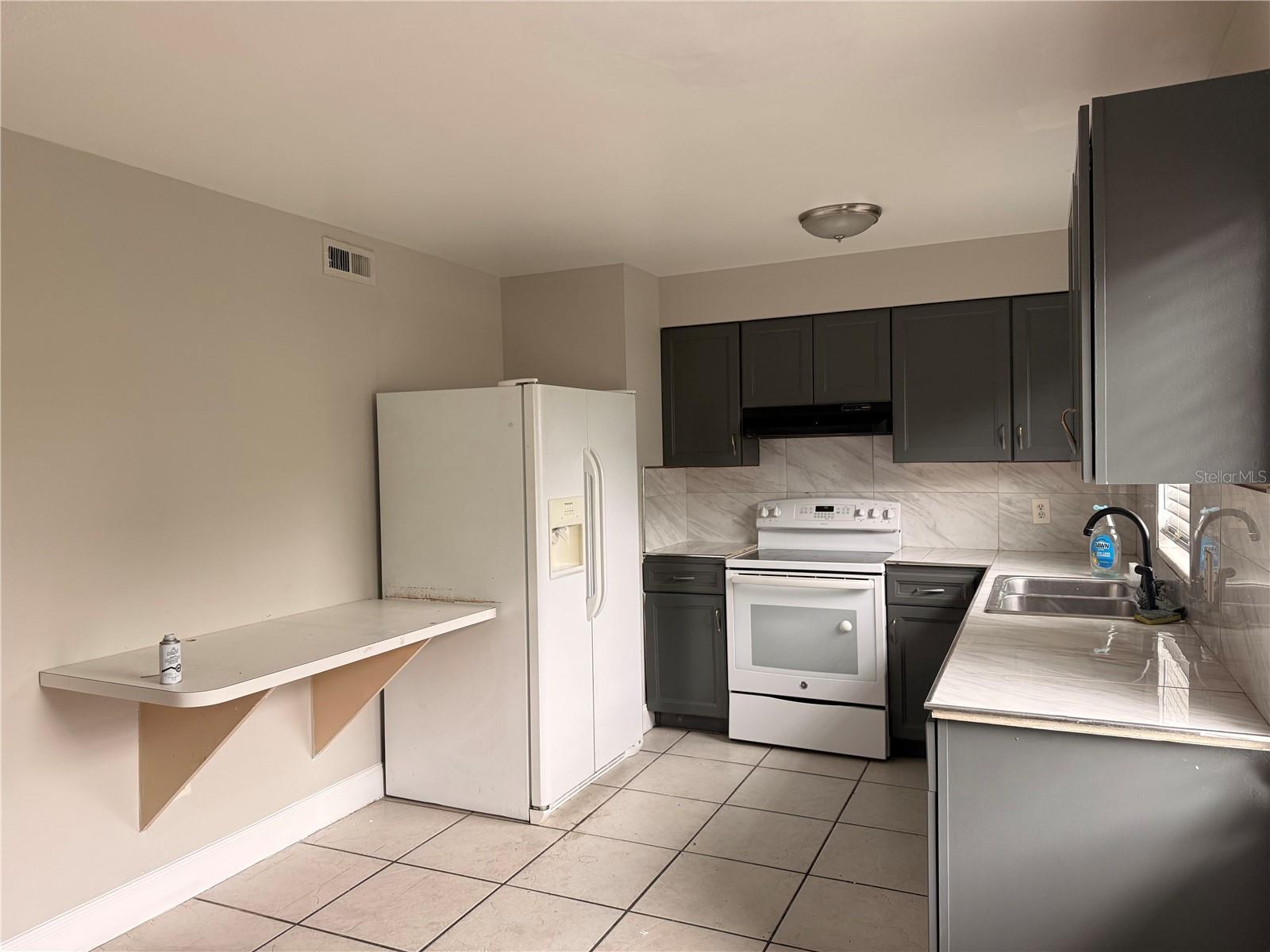 NORTH PINE HILLS - Residential