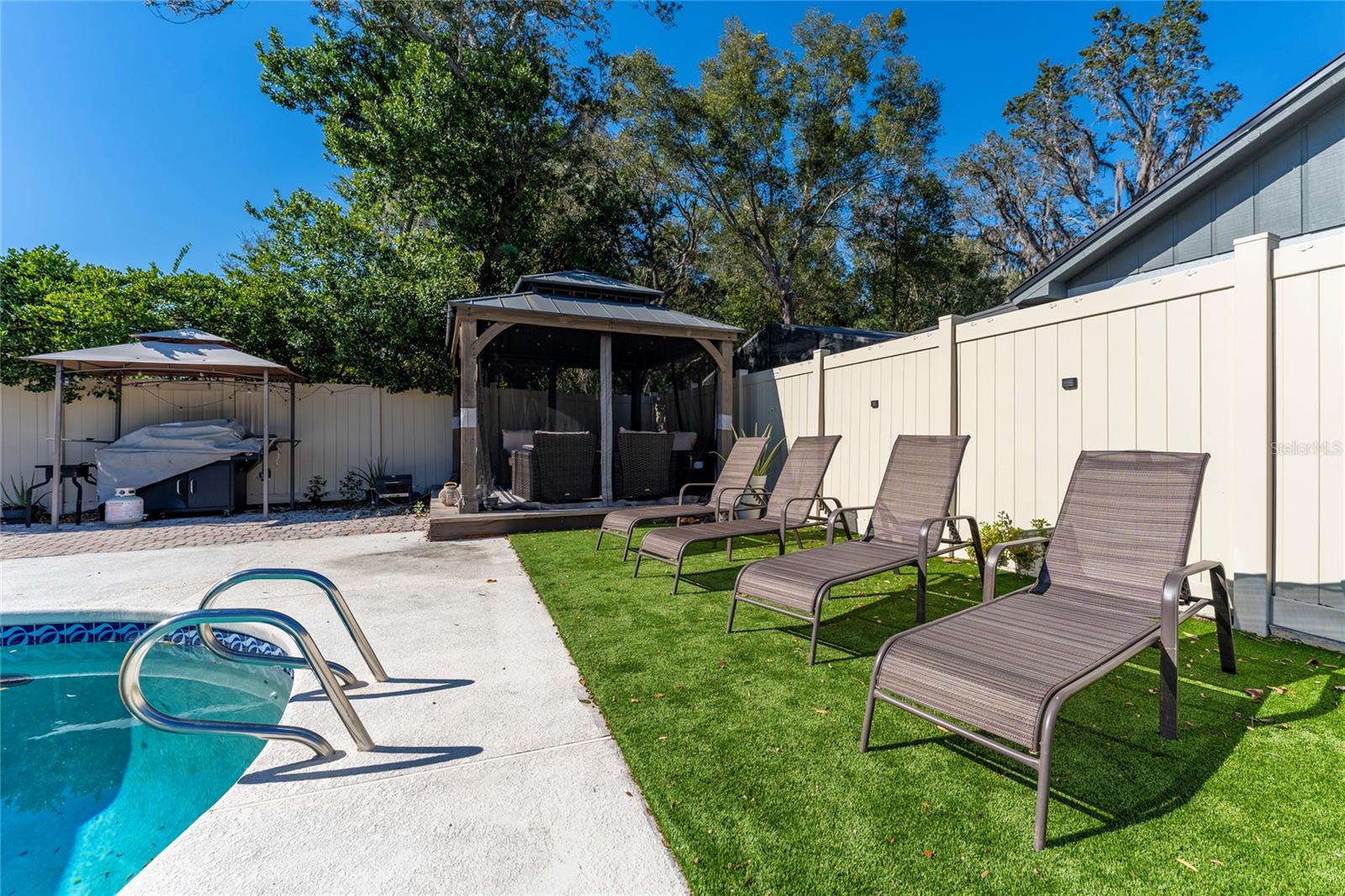 STERLING OAKS - Residential