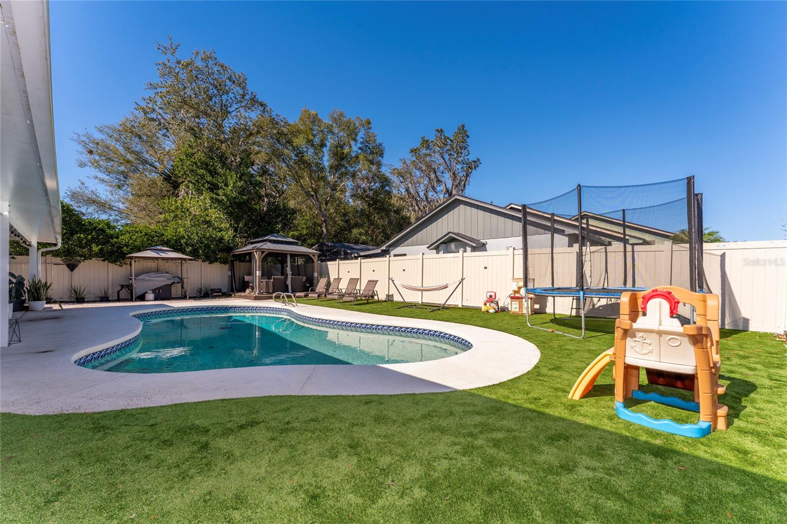 STERLING OAKS - Residential